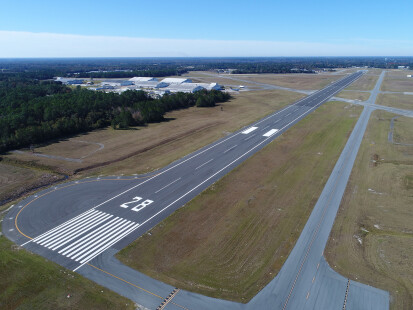 Lake City Gateway Airport Runway 10-28 in Florida